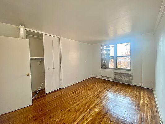 5th image of 255 Clarkson Ave #519