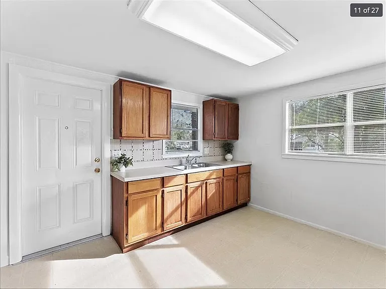 2515 Winston Ave — Photo 11