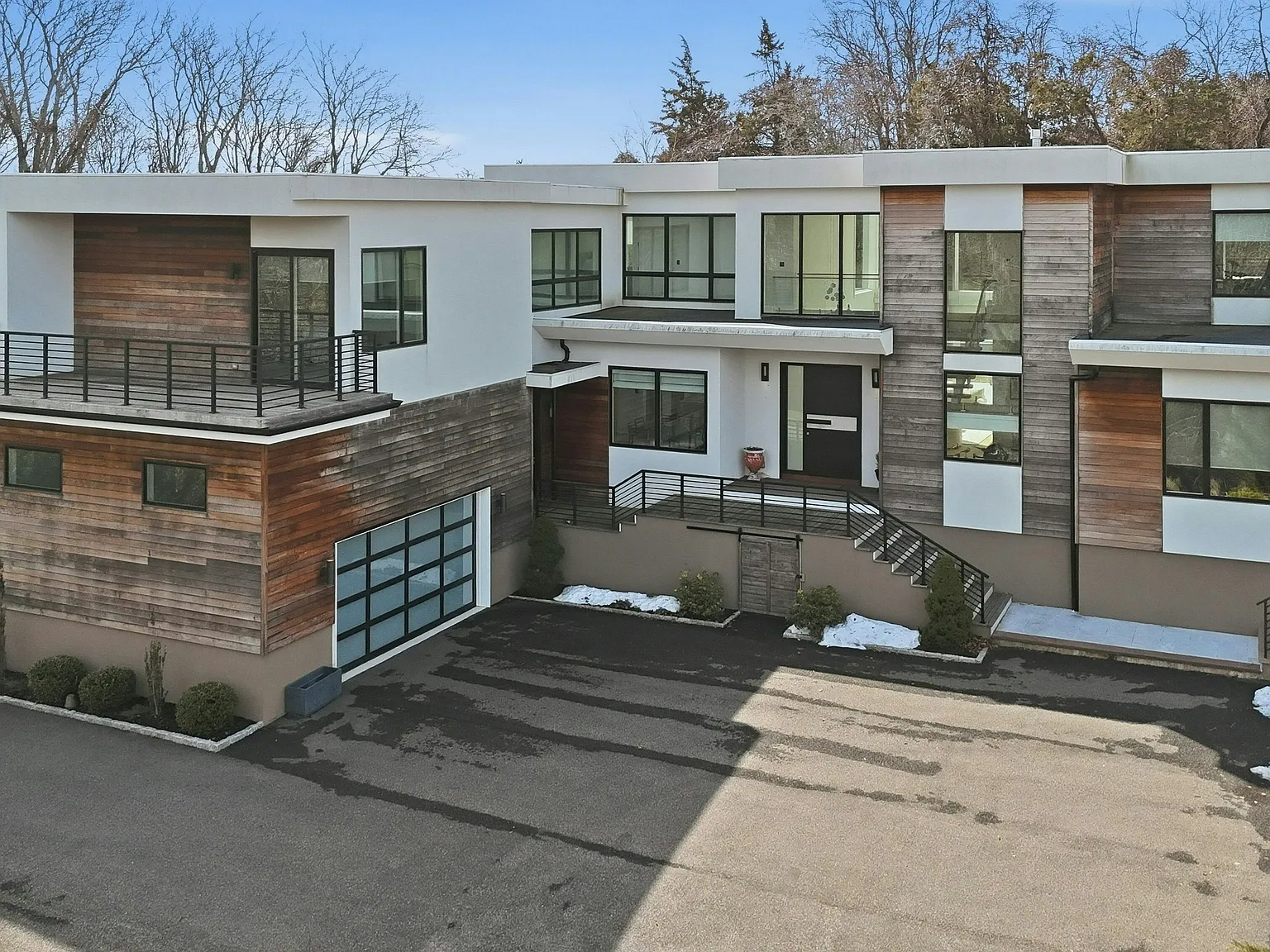Stunning Contemporary Home — Photo 2