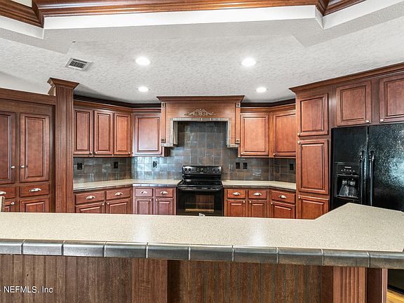 3rd image of 364 SHADY OAK Circle