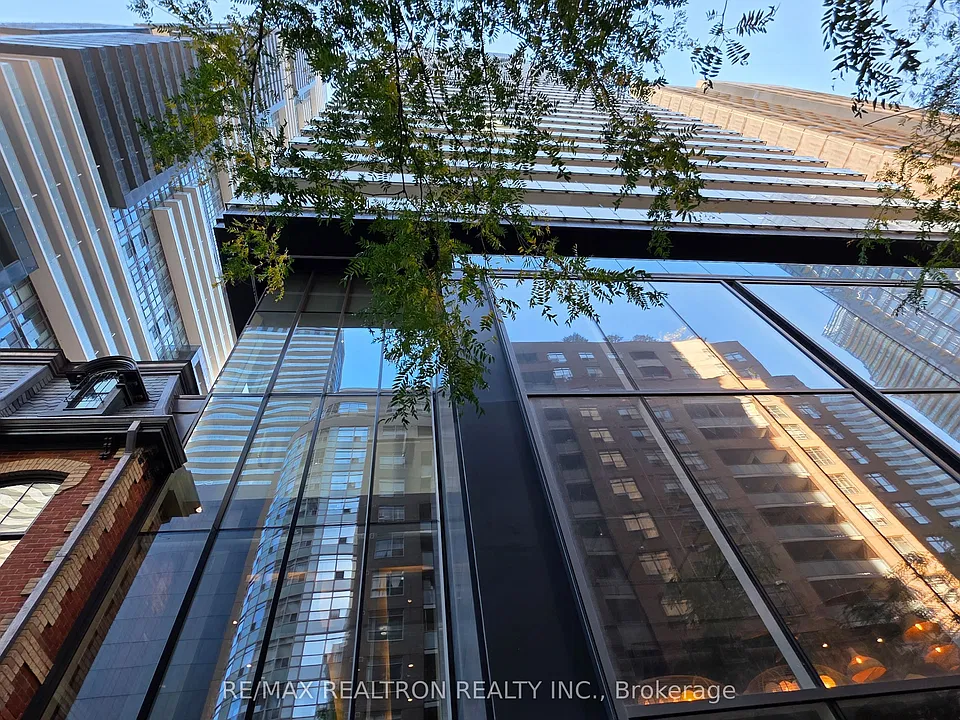 15 Grenville St #1911