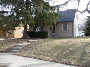 2976 S 96th St, West Allis, WI 53227
