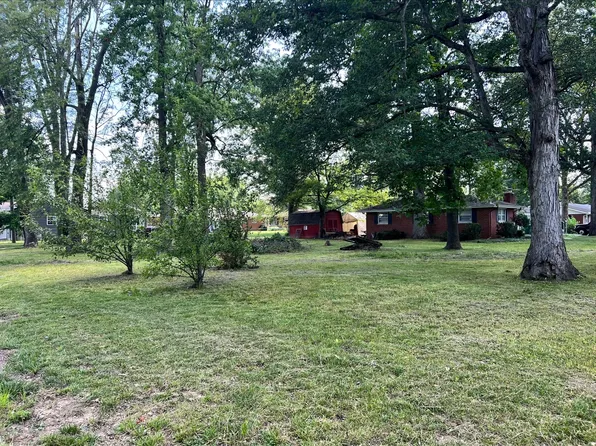 10 Walnut Cor #10, New Castle, IN 47362