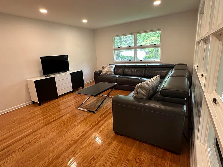 172 Larchwood Ave — Photo 4