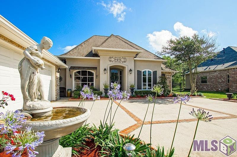 1st image of 18280 Lake Harbor Ln