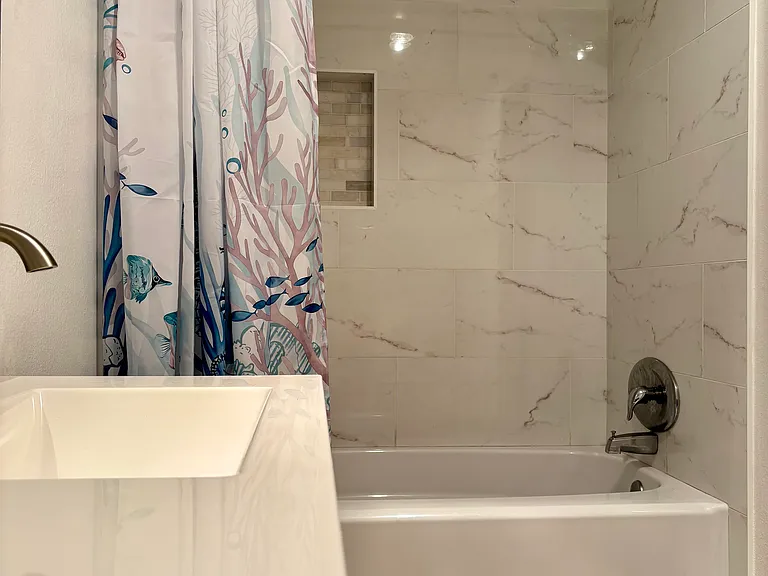 Master Bathroom with upgraded dual vanity and tub/shower