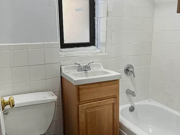 4th image of 1279 Morris Ave #A-1