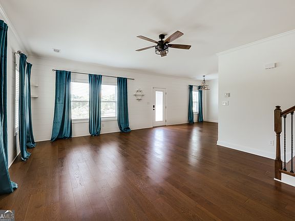 2nd image of 499 Little Oak St