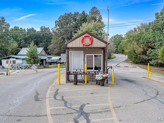 30th image of 2137 N Lake View Dr