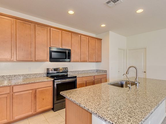 4th image of 5057 E Glencove St
