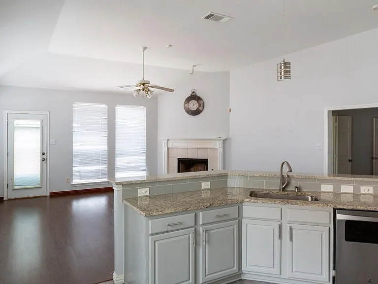1524 Jessica Ln — Photo 13