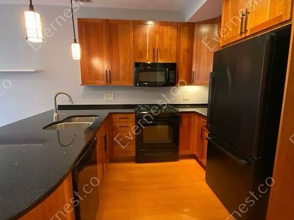 5th image of 79 N 5th St