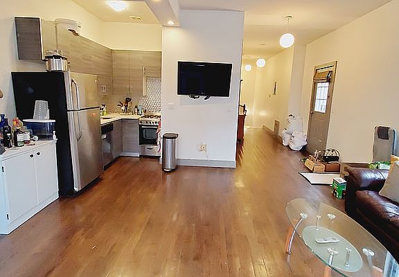 3rd image of 277 Clifton Pl #3