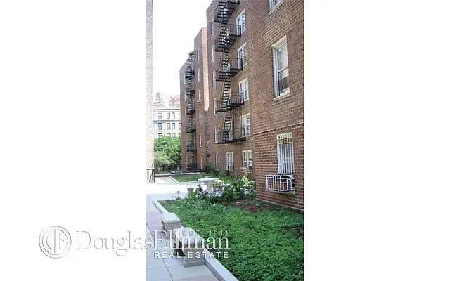 Sold by Douglas Elliman | media 21