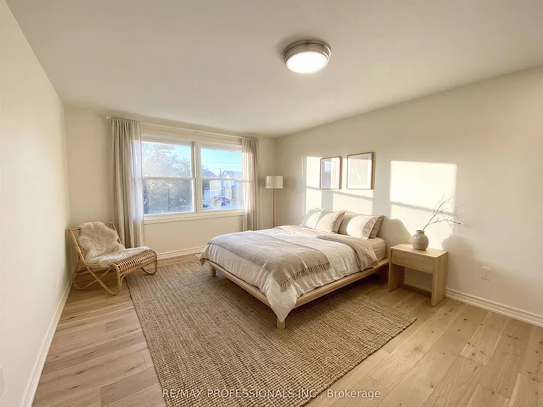 77 Roseneath Cres #UPPER — Photo 12