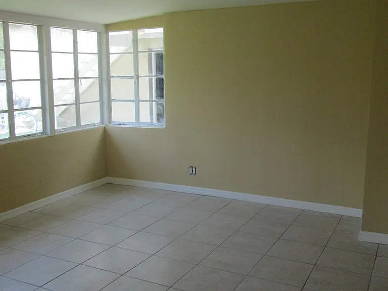 2408 W Fig St #A — Photo 10