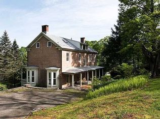 4 Spring Lake Rd, Red Hook, NY 12571