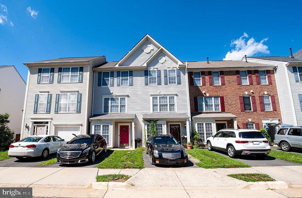 1st image of 45468 Oak Trail Sq