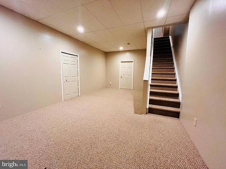 130 Spruce Ln — Photo 11