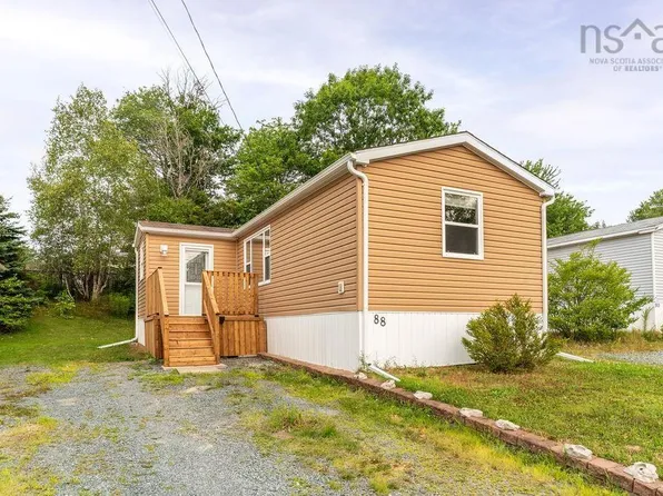 88 Brook St, Middle Sackville, NS B4E 1B9
