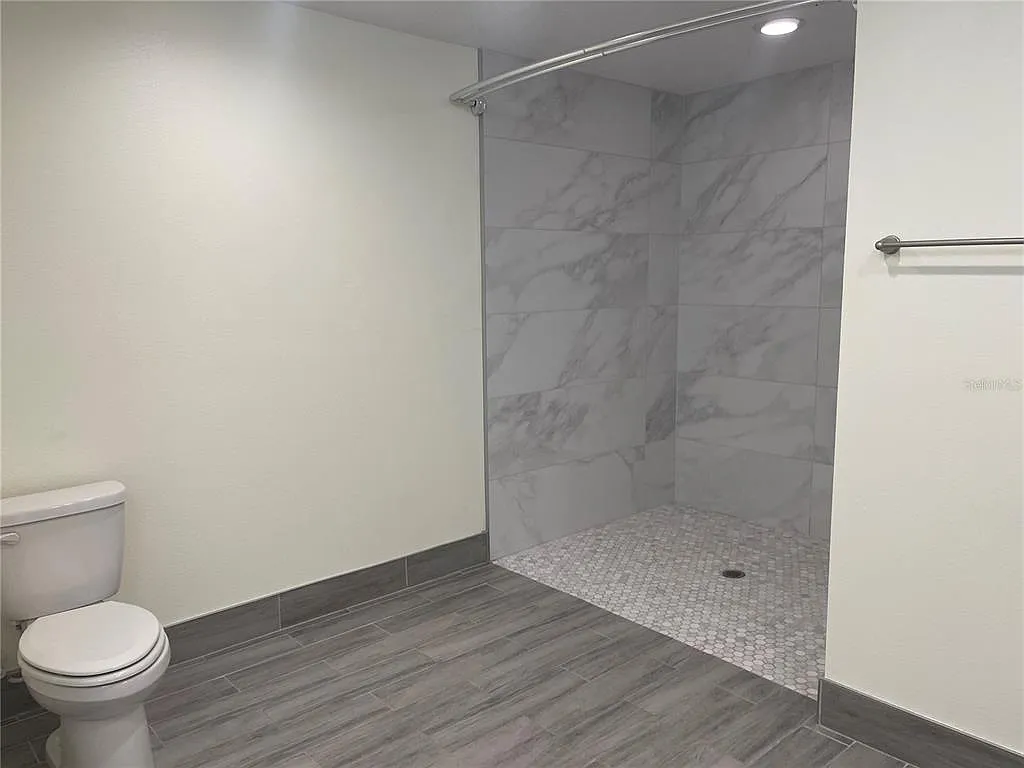 3 bed, 2.0 bath, 1516 sqft, $2,299 — Photo 4