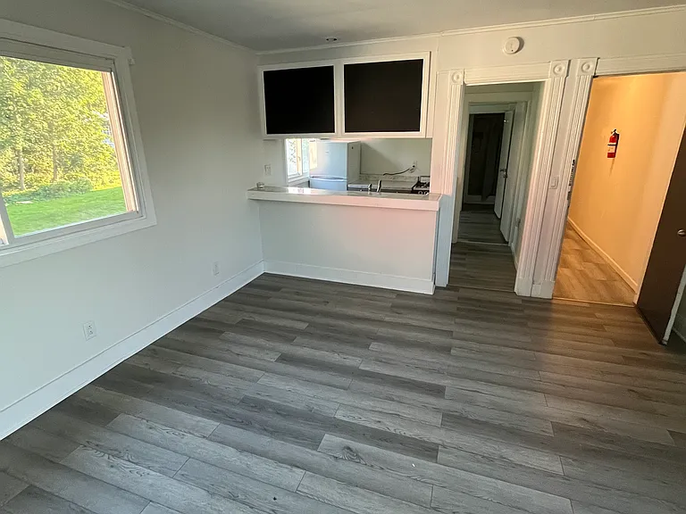 102 E Main St #5 — Photo 4