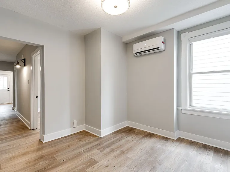 Great Renovated Two Bedroom Apt in the Heart of Church Hill — Photo 7