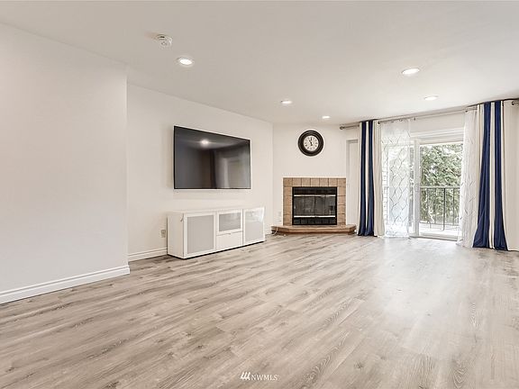 2nd image of 14605 NE 34th St APT H-18