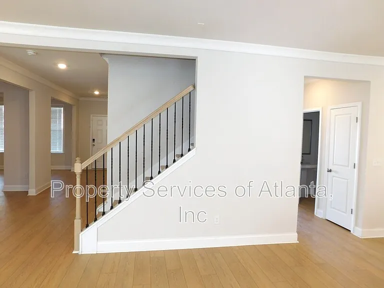 930 Elderberry Ct — Photo 6