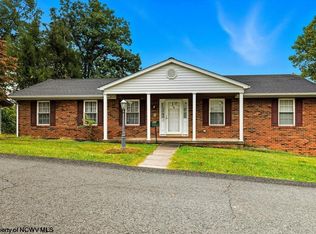 10 Greenwood Dr, Fairmont, WV 26554