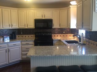 1501 Bridlewood Ln, Raymore, MO 64083