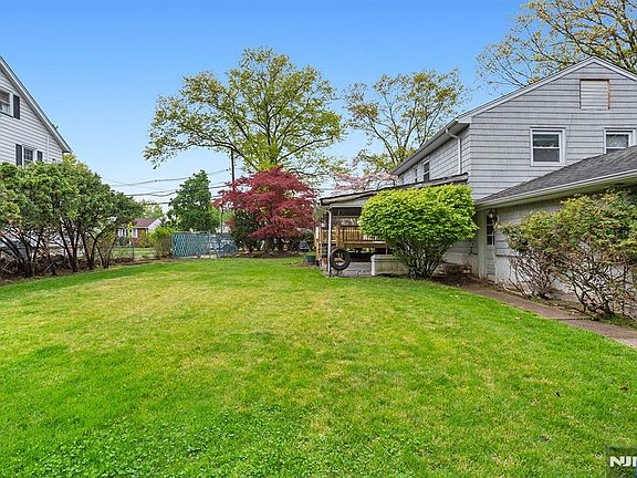 3rd image of 339 Beechwood Rd