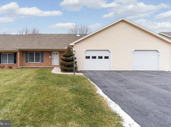 3459 Glen Eagles Dr, Chambersburg, PA 17202