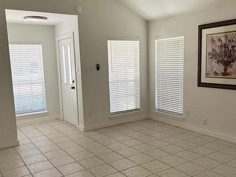 2238 Pine Cone Dr — Photo 4