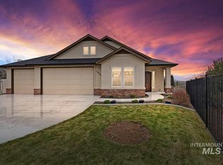 1076 Reflect Ridge Dr, Meridian, ID 83642