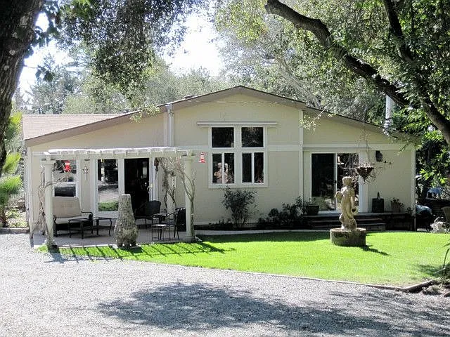 15665 Norton Rd photo 1