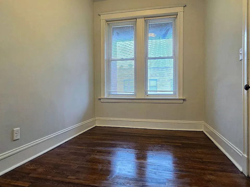 901 N Leavitt St #3