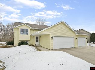 1737 La Mar Dr, North Mankato, MN 56003