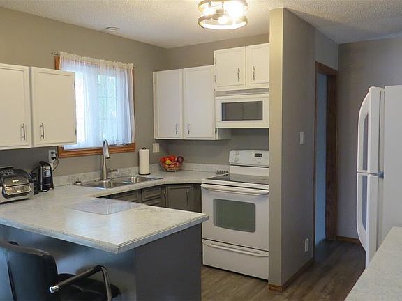 3rd image of 1409 Duffield STREET W