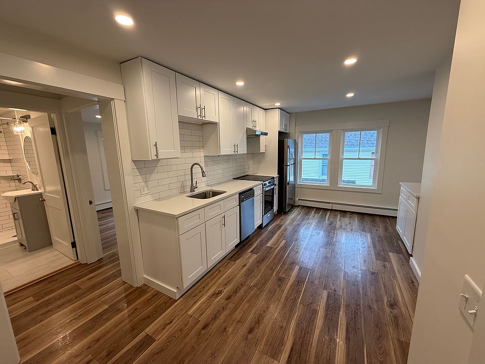 1st image of 11 Lincoln St #9.5