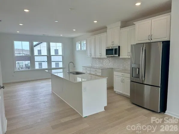 2137 Hawksworth Ln, Charlotte, NC 28262