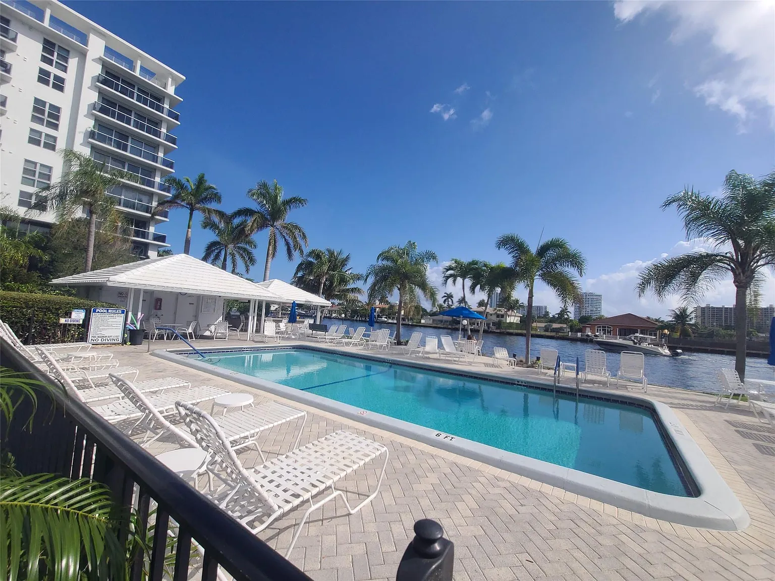 1 bed, 1.5 bath, 850 sqft, $1,950 — Photo 4