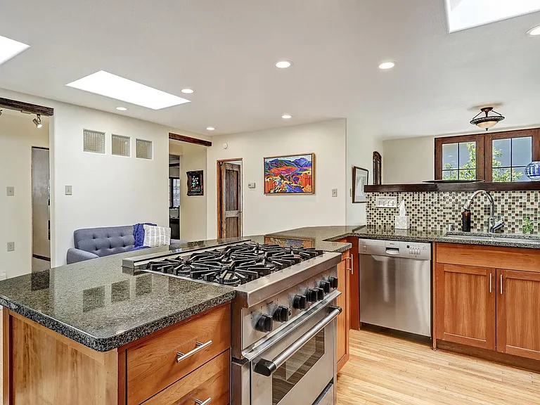 2302 Campbell Rd NW — Photo 6