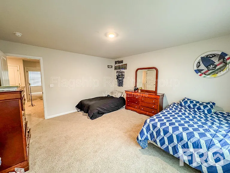 1028 Riverstone Dr — Photo 34