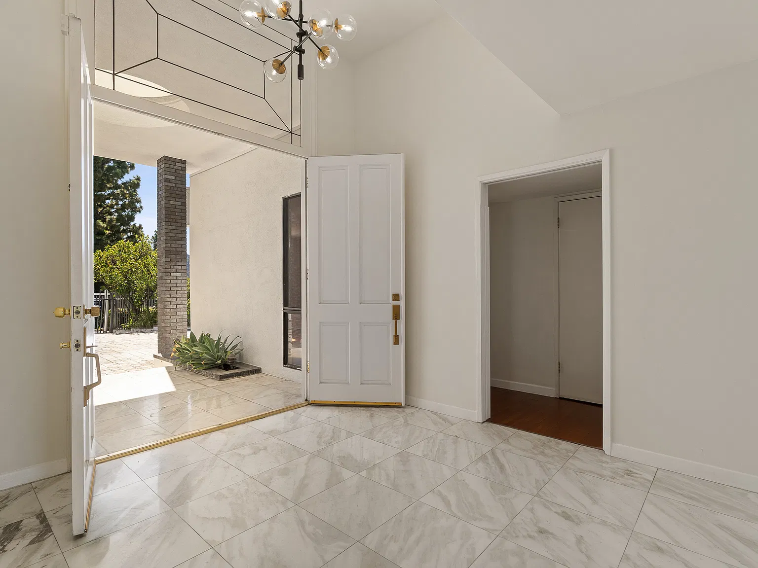 3 bed, 3000 sqft, $12,499 — Photo 4