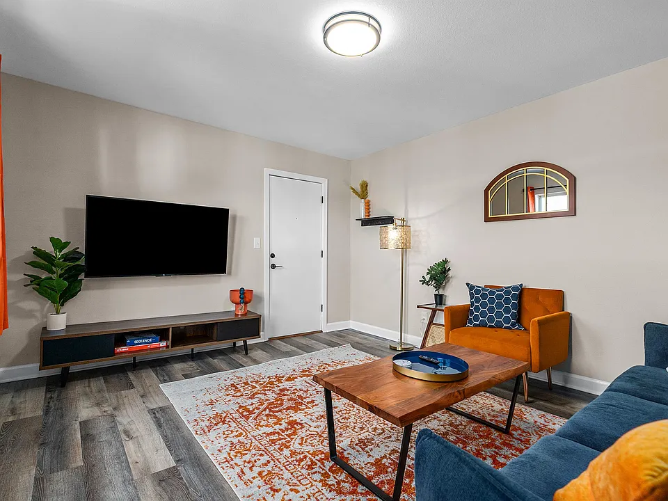 414 S Webster Ave #5