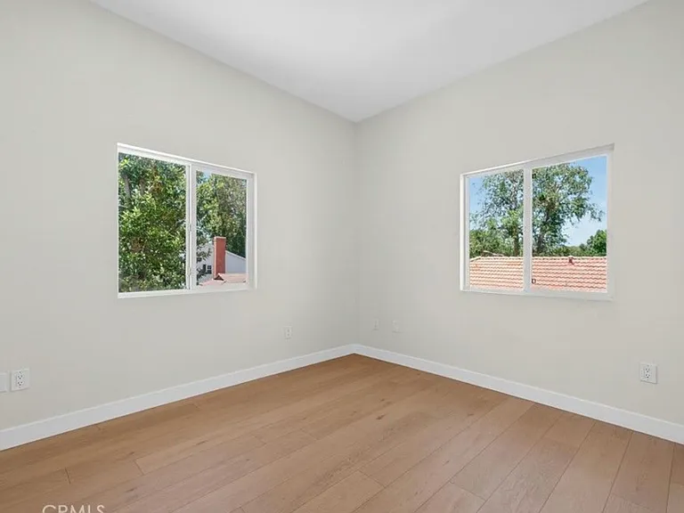 760 N Huntington St — Photo 8