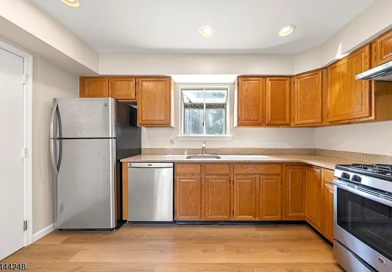 123 Harrow Dr — Photo 9