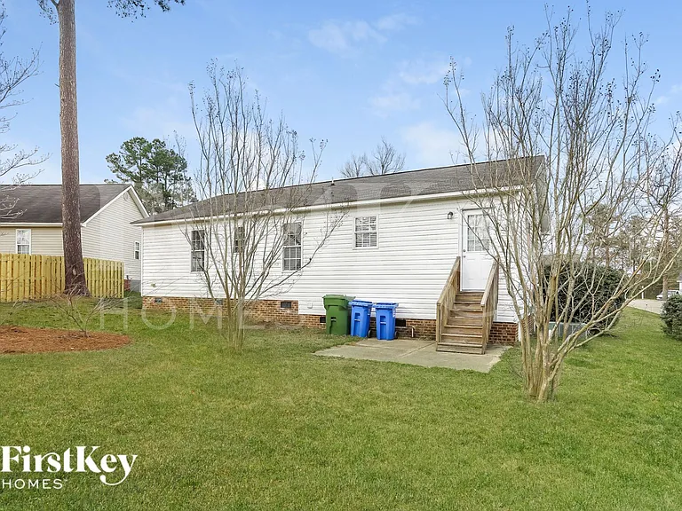 425 Kellywood Ct — Photo 14
