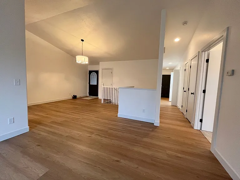 2504 E Augusta St — Photo 9